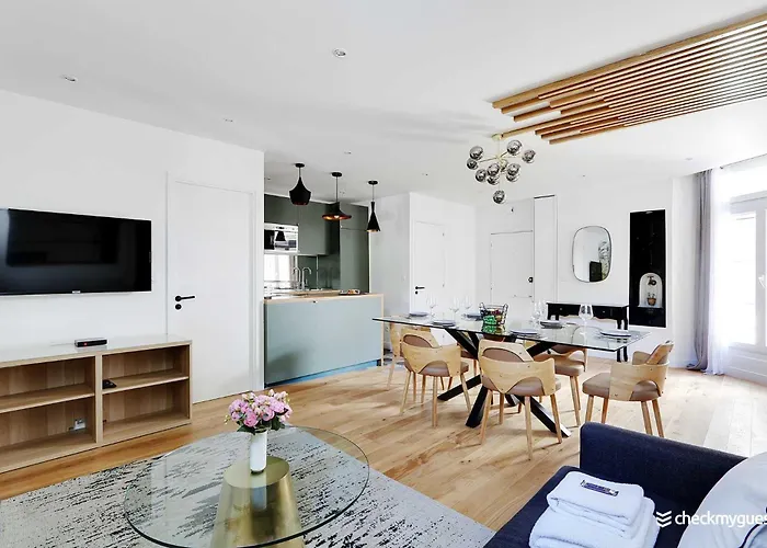 Lovely Montorgeuil 6p Lägenhet